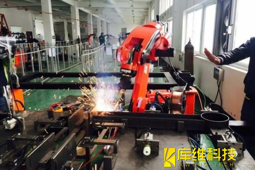 焊接<a href='http://m.njhljc.com.cn' target='_blank'><u>機(jī)器人工作站</u></a>